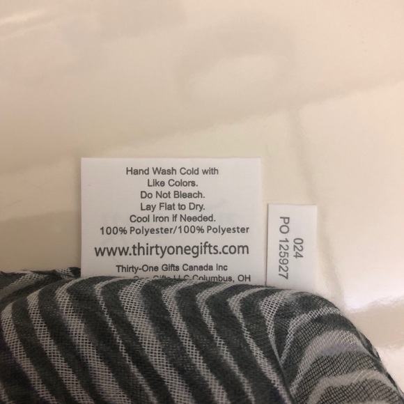 Thirty One Avenue Scarf “Zig Zag Zoom” New In Bag - Picture 3 of 3